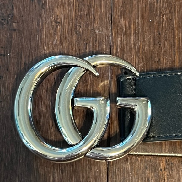 Gucci double G’s in silver tone.